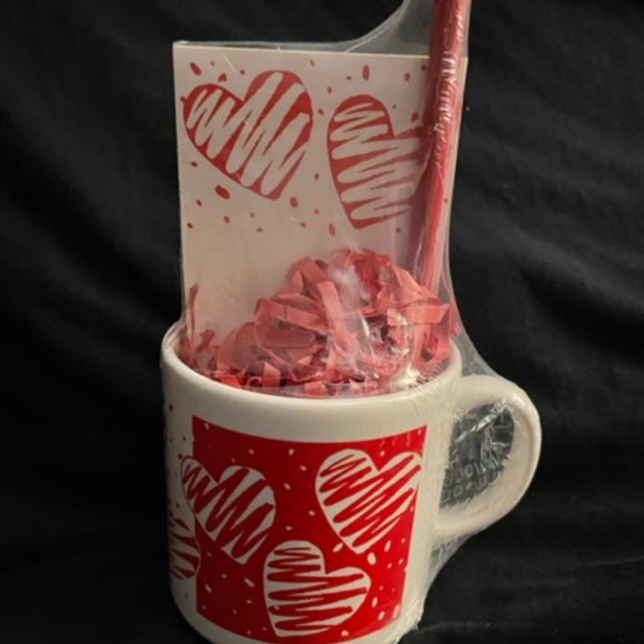 1993 Heart Mug Set Red White Squiggle Hearts Design White Mug Pad Pencil NWOT - Picture 1 of 7